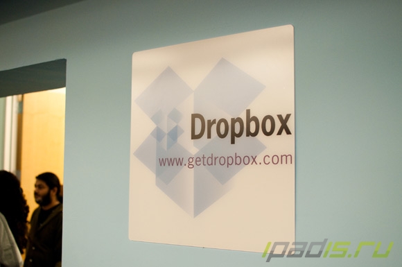 Apple хочет купить DropBox